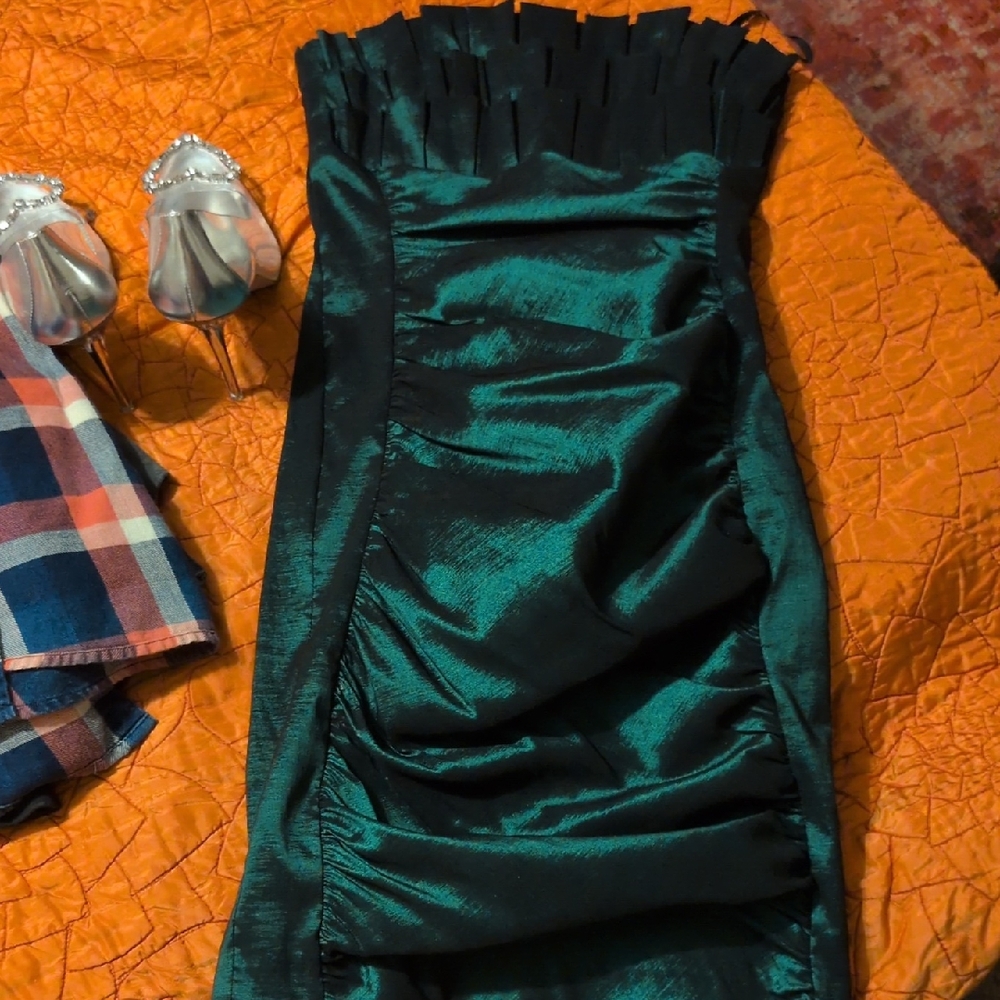 Elegant Emerald Strapless Dress